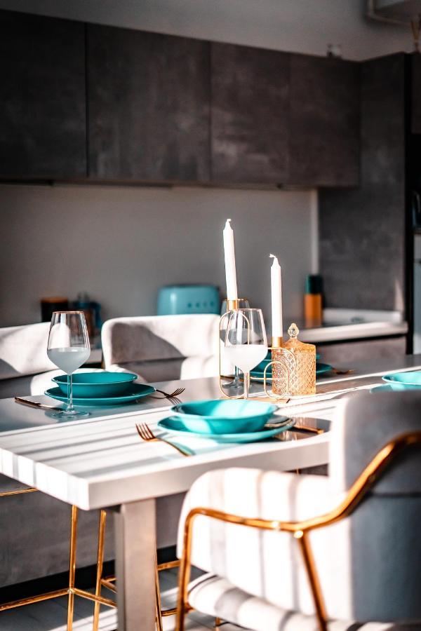 Luxury Family Apartment With Private Parking And Forest View ティミショアラ エクステリア 写真