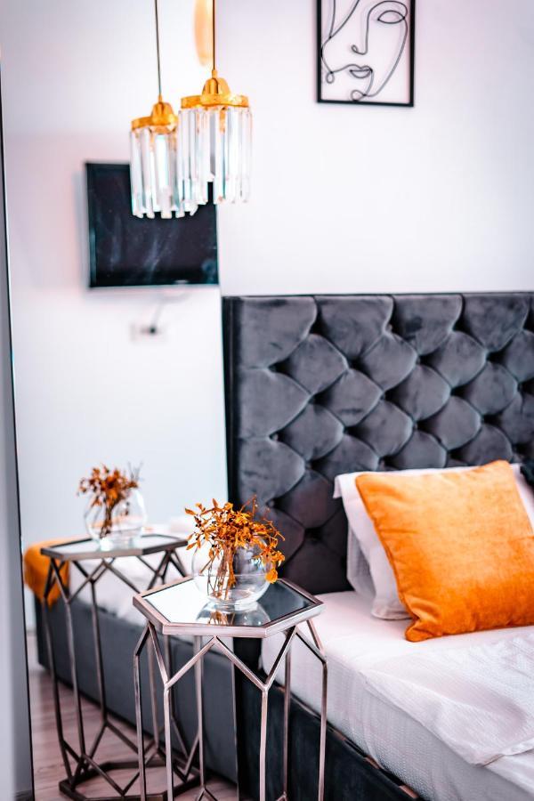 Luxury Family Apartment With Private Parking And Forest View ティミショアラ エクステリア 写真